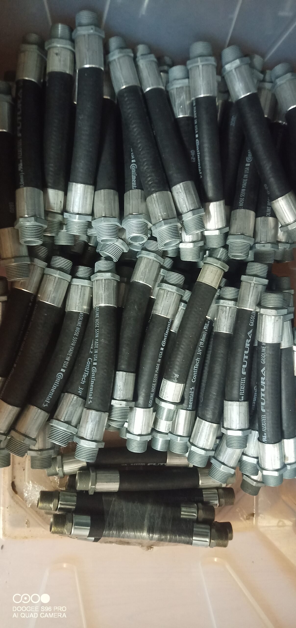 Manguera corta negra para dispensario de 3/4"x 9"