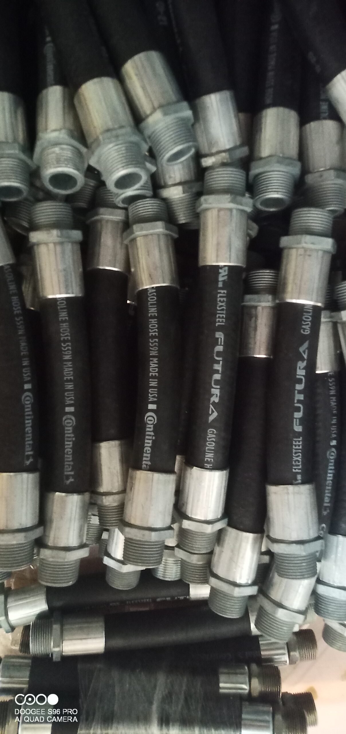 Manguera corta negra para dispensario de 3/4"x 9"